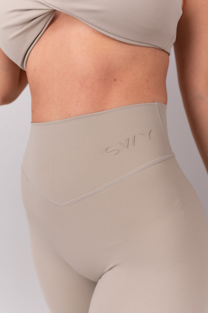 Sleek Classic Tajice