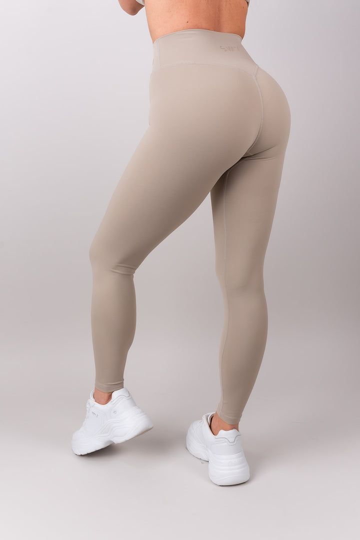 Sleek Classic Tajice